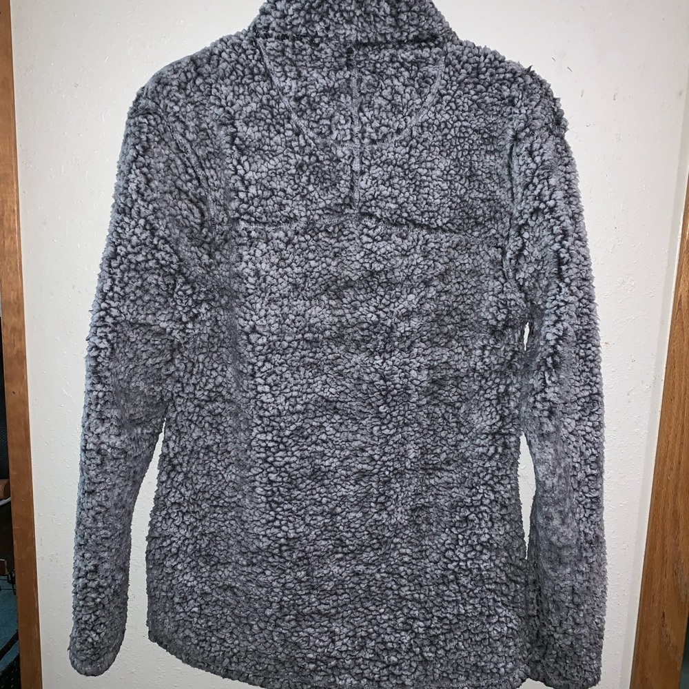 fuzzy pullover - Picture 2 of 2
